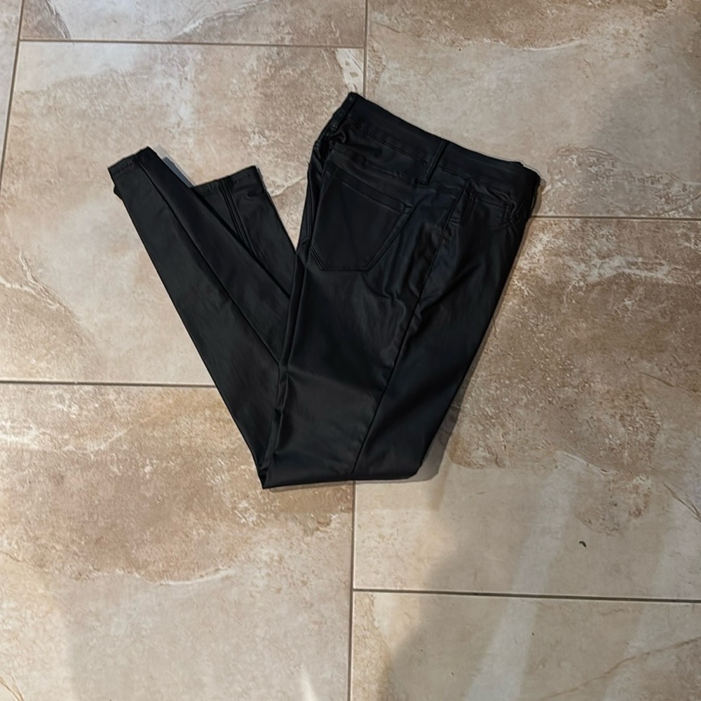 Black Vegan Leather Skinny Pants with Tapered Fit and Modern Look sz7 - Picture 4 of 7